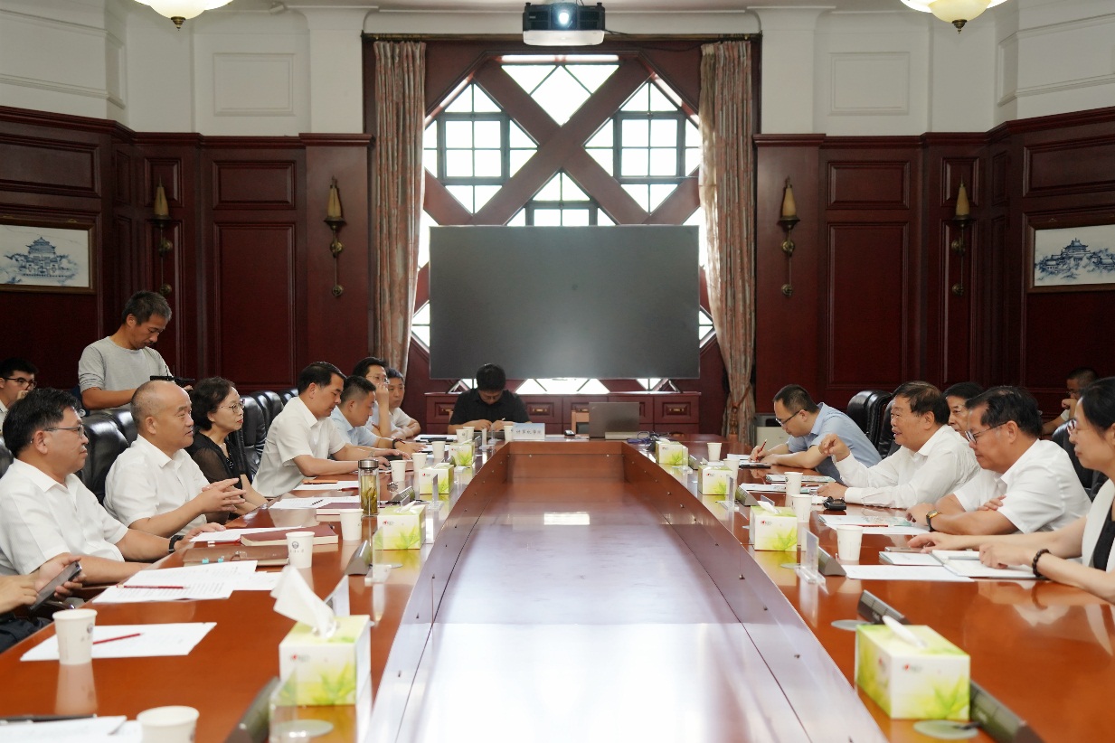 曹德旺率队调研,多所高校表态愿与福耀科技大学合作
