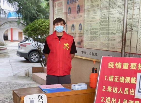 武汉高校一班级十名大学生投身抗疫志愿服务一线