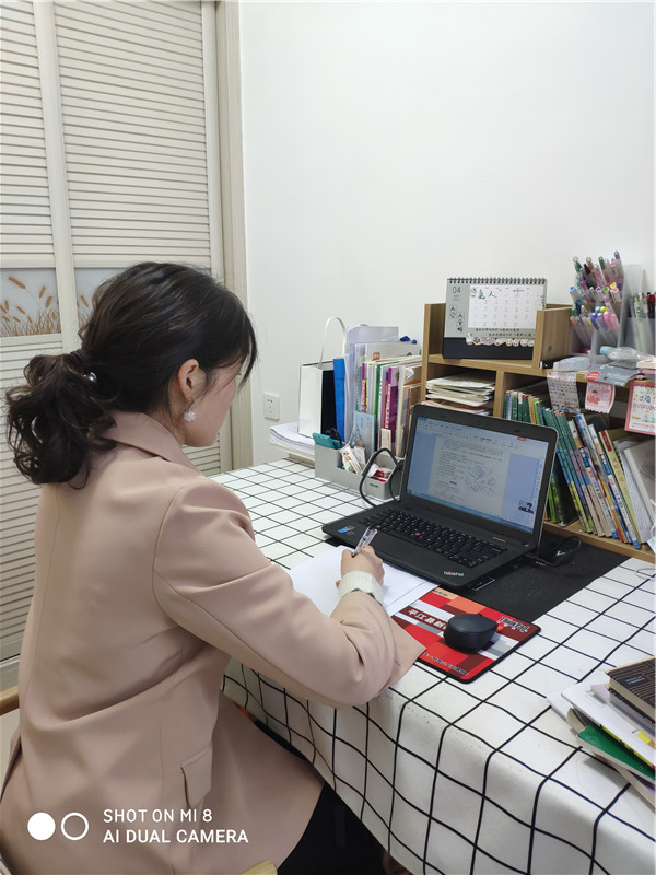 20200419115516_233441.jpg 4、黄文姬老师在进行《思想道德修养与法律基础》线上教学.jpg