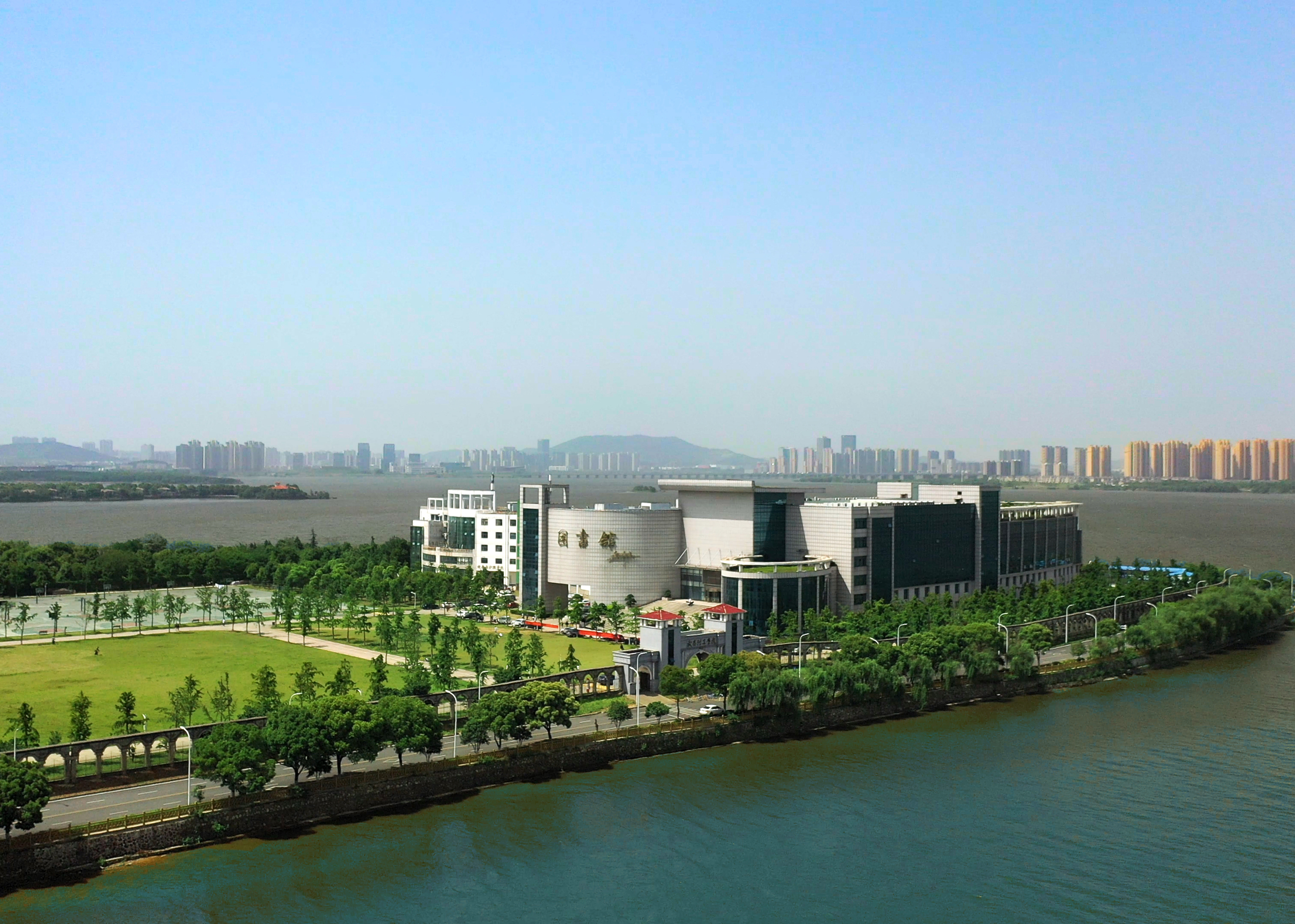 全国十大美丽湖景校园！武汉这所高校上榜！有多美，组图欣赏